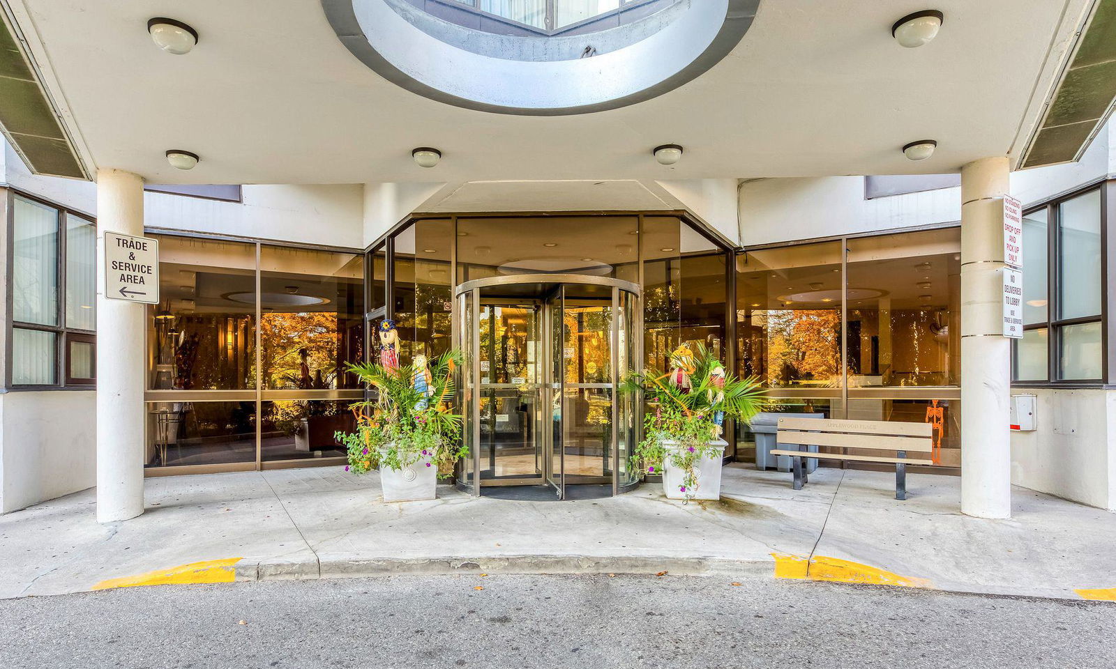 Entrance — Applewood Place Condos, Mississauga, Toronto