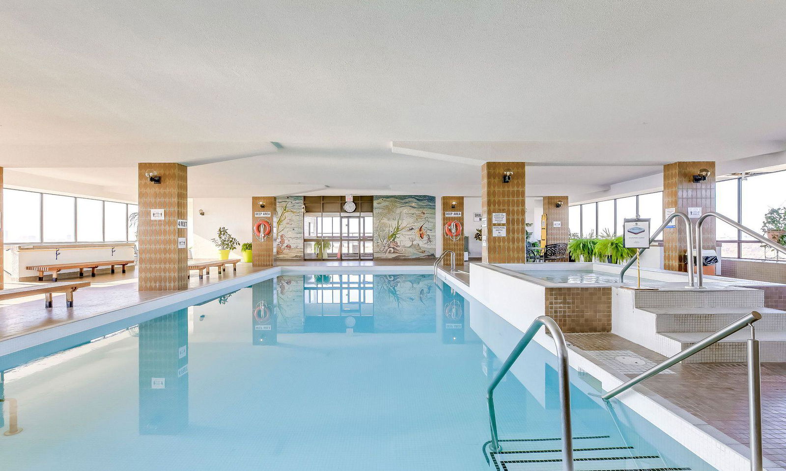 Pool — Applewood Place Condos, Mississauga, Toronto