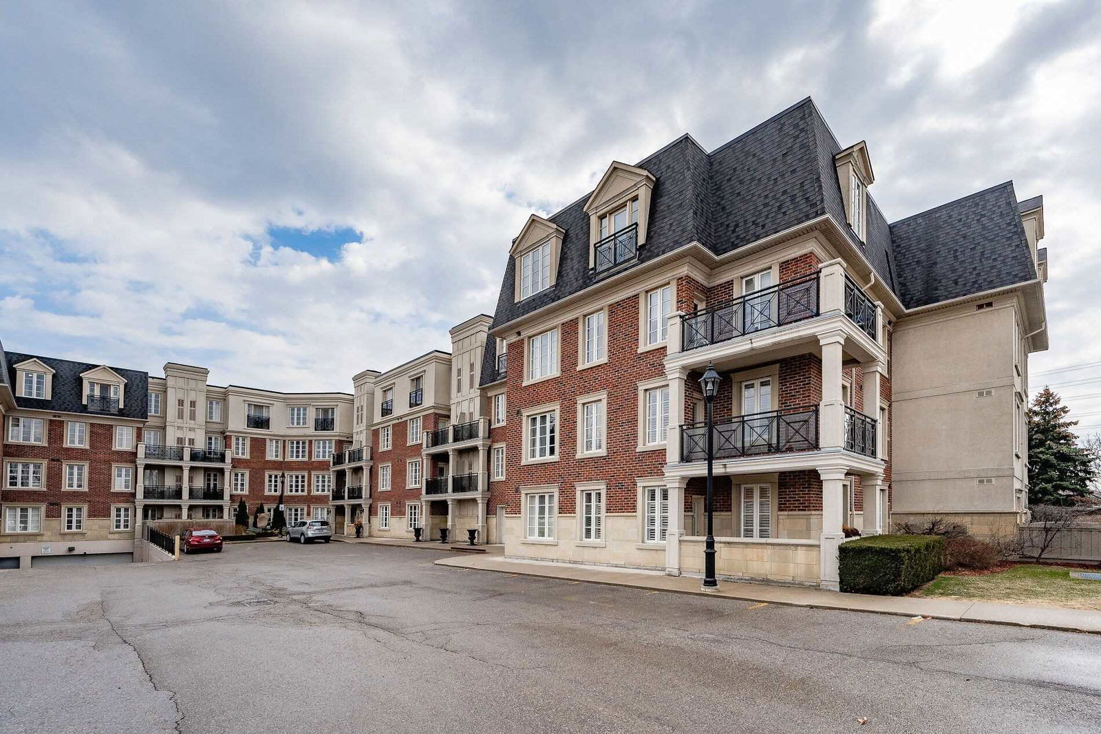 Applewood Terrace Townhomes, Mississauga, Toronto