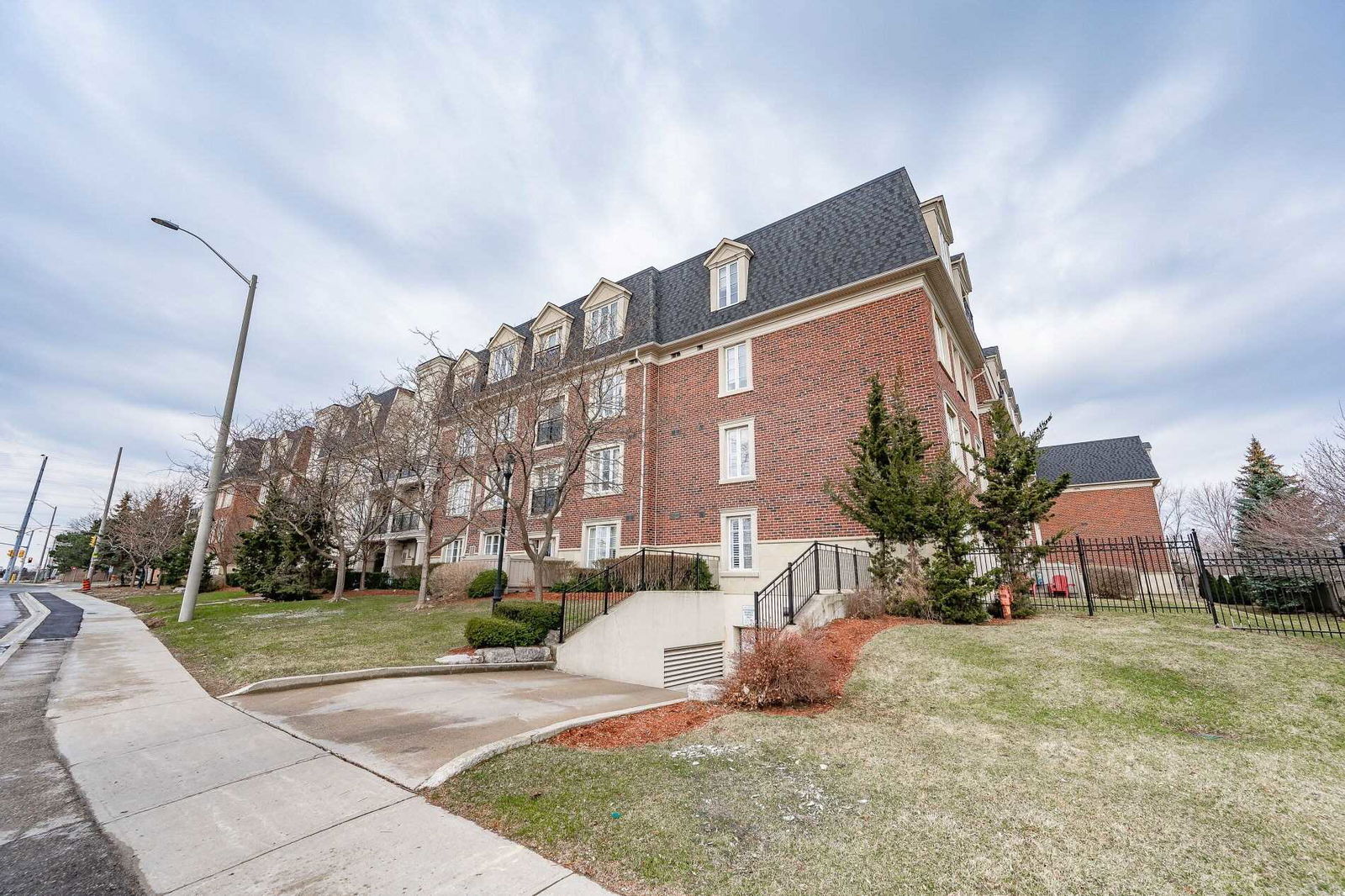 Applewood Terrace Townhomes, Mississauga, Toronto