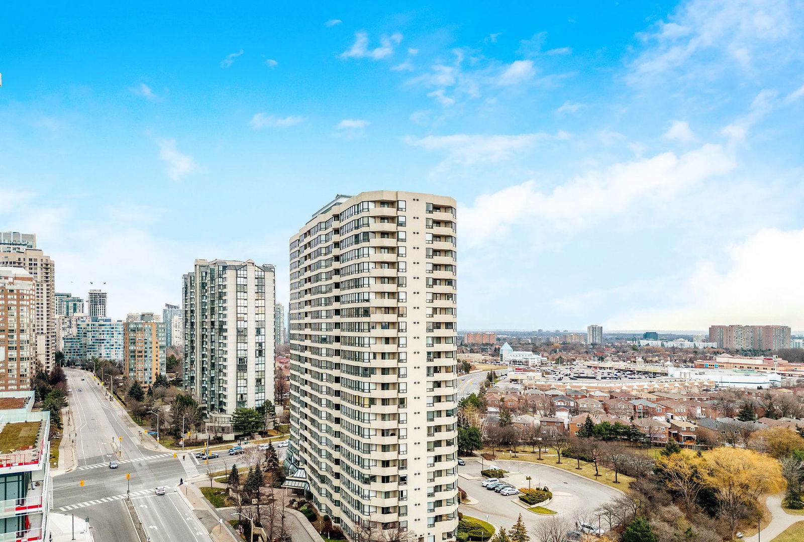 Exterior Side — Centre IV Condos, Mississauga, Toronto