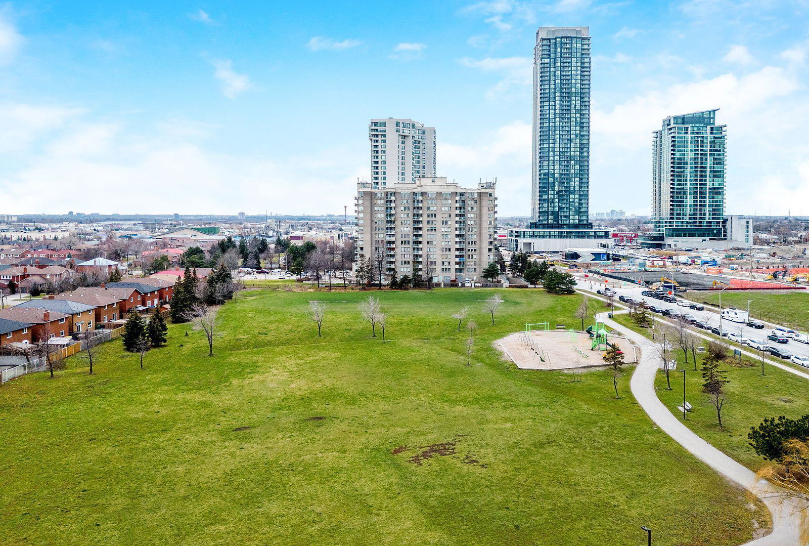 Skyline — Centre IV Condos, Mississauga, Toronto