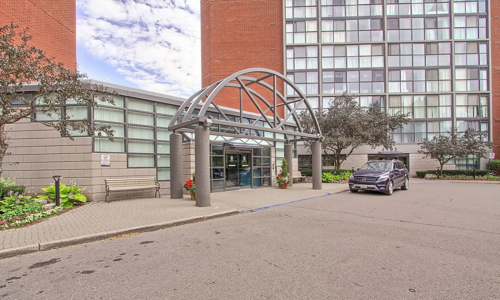 Entrance — Chelsea Towers Condos, Mississauga, Toronto