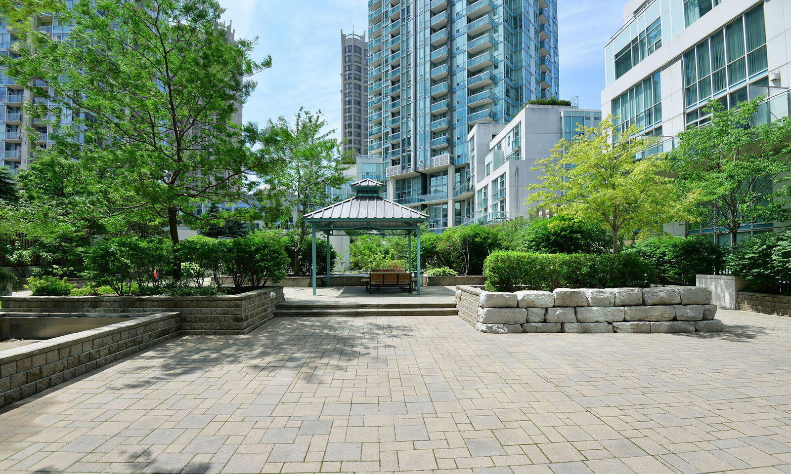 Patio — Citygate II Condos, Mississauga, Toronto