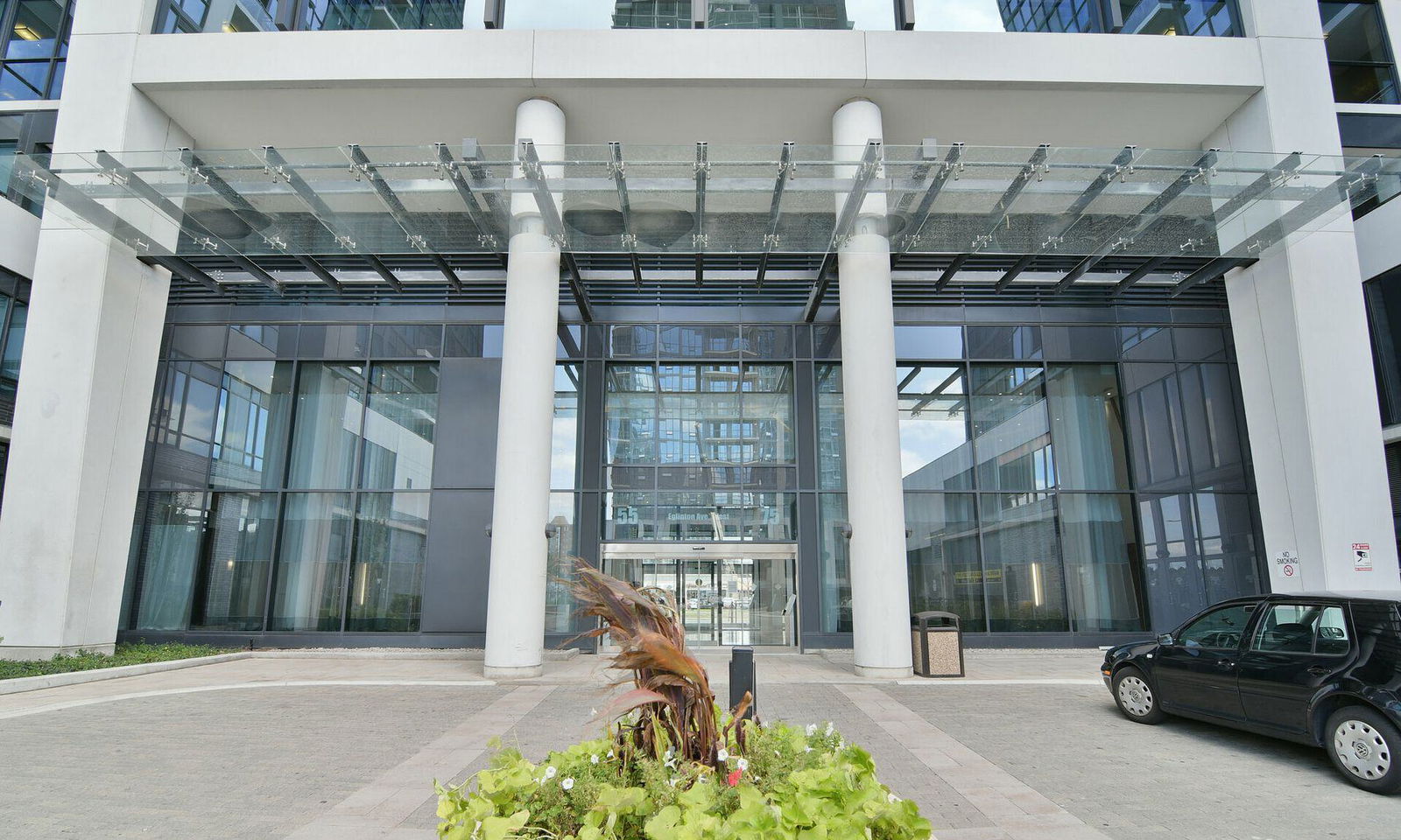 Entrance — Crystal  Condos, Mississauga, Toronto