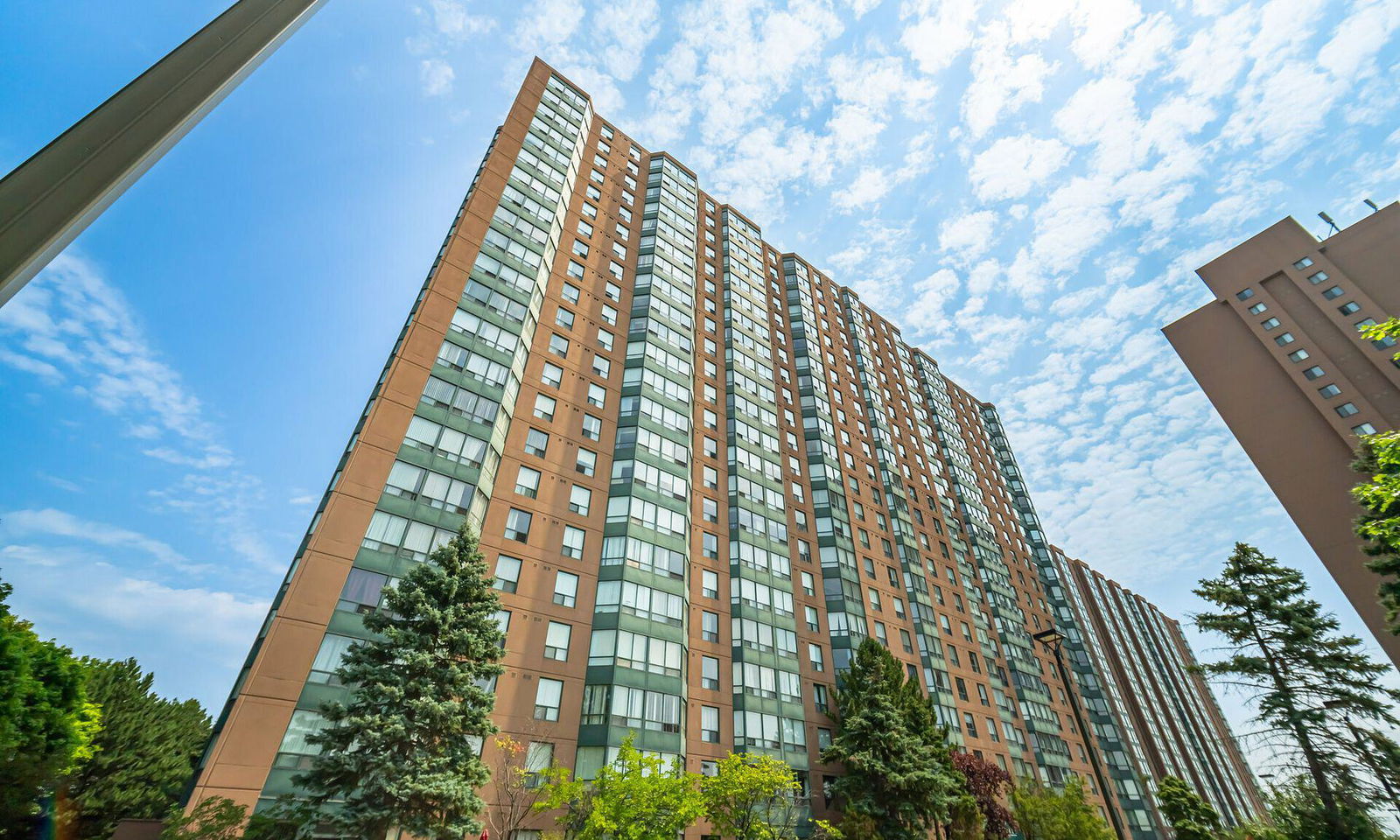 Exterior — Emerald Gate Condos, Mississauga, Toronto