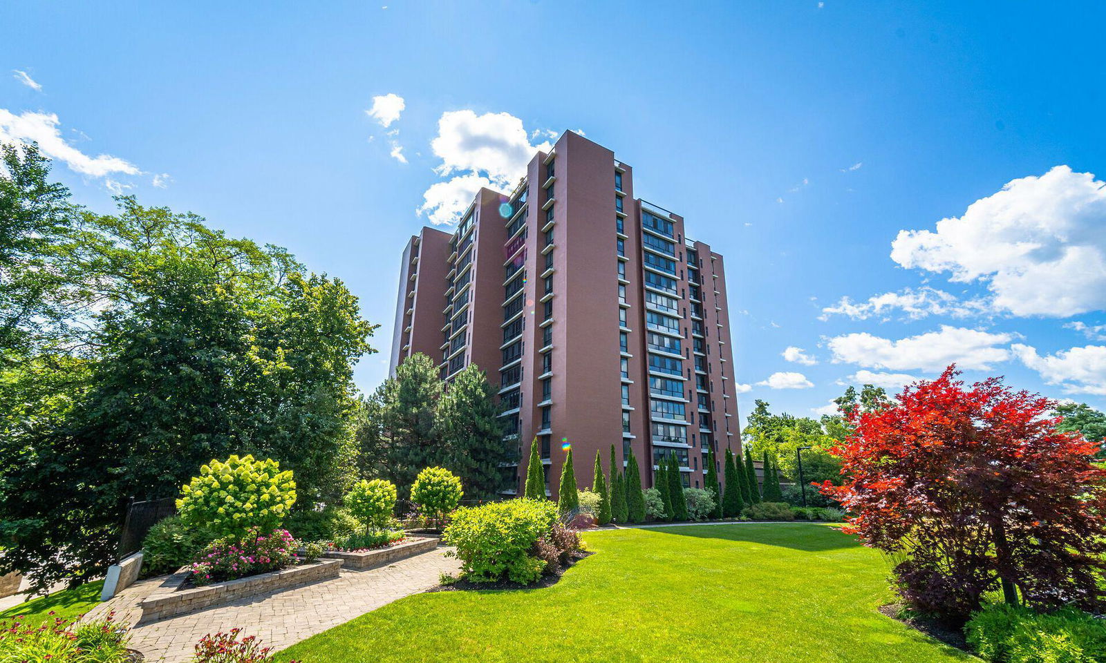 Exterior — Fairways Condos, Mississauga, Toronto