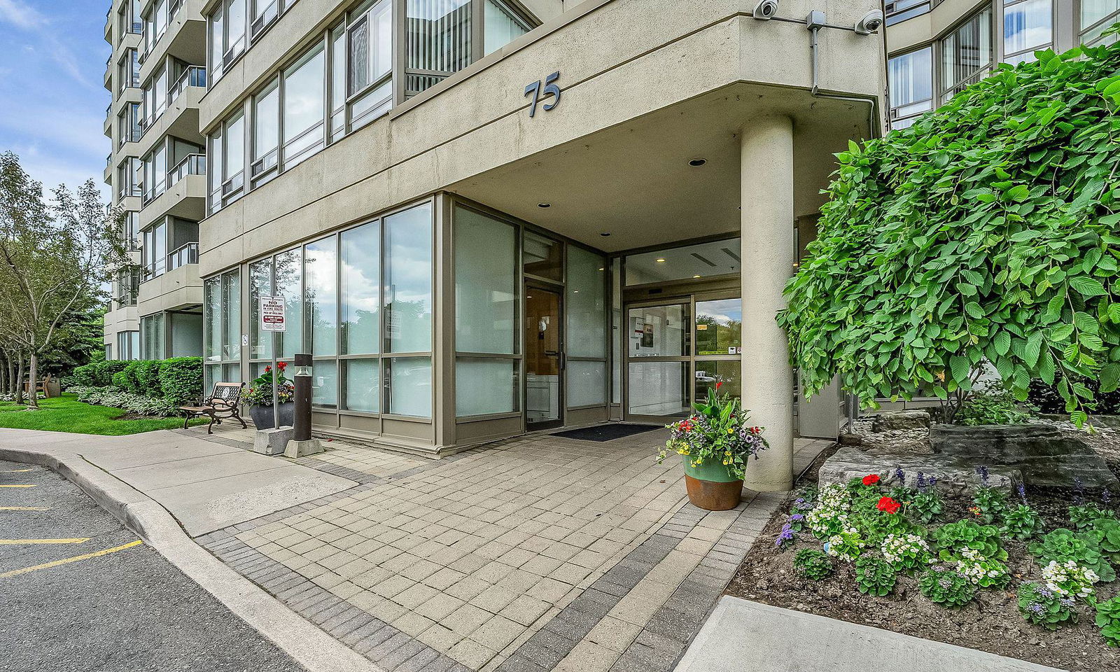 Entrance — King Gardens Condos, Mississauga, Toronto