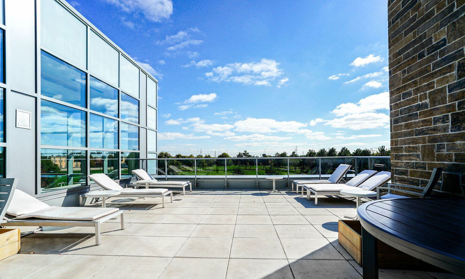 Rooftop Deck — Mills Square Condos, Mississauga, Toronto