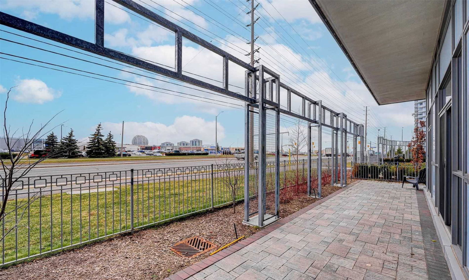 Patio — Mills Square Condos, Mississauga, Toronto