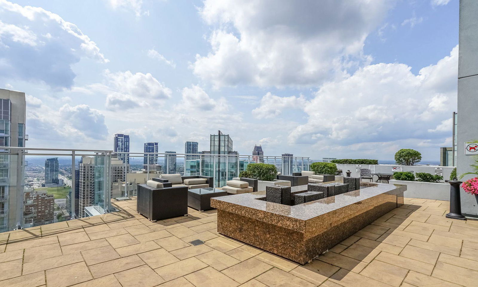 Rooftop Deck — Onyx Condos, Mississauga, Toronto