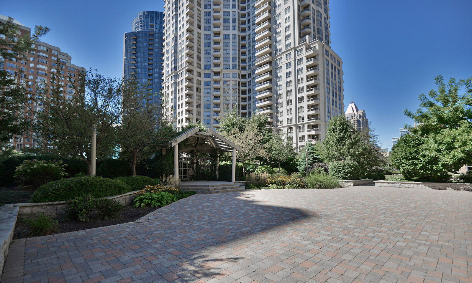 Patio — Ovation Condos, Mississauga, Toronto