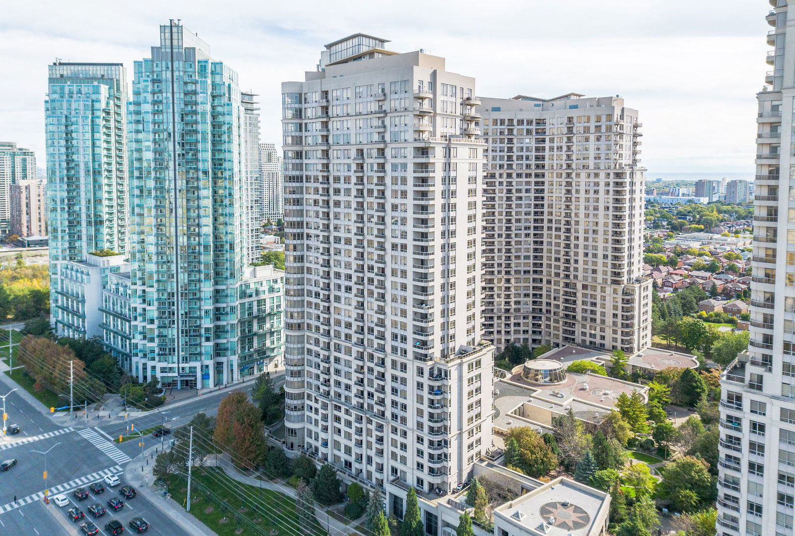 Exterior Side — Ovation II Condos, Mississauga, Toronto