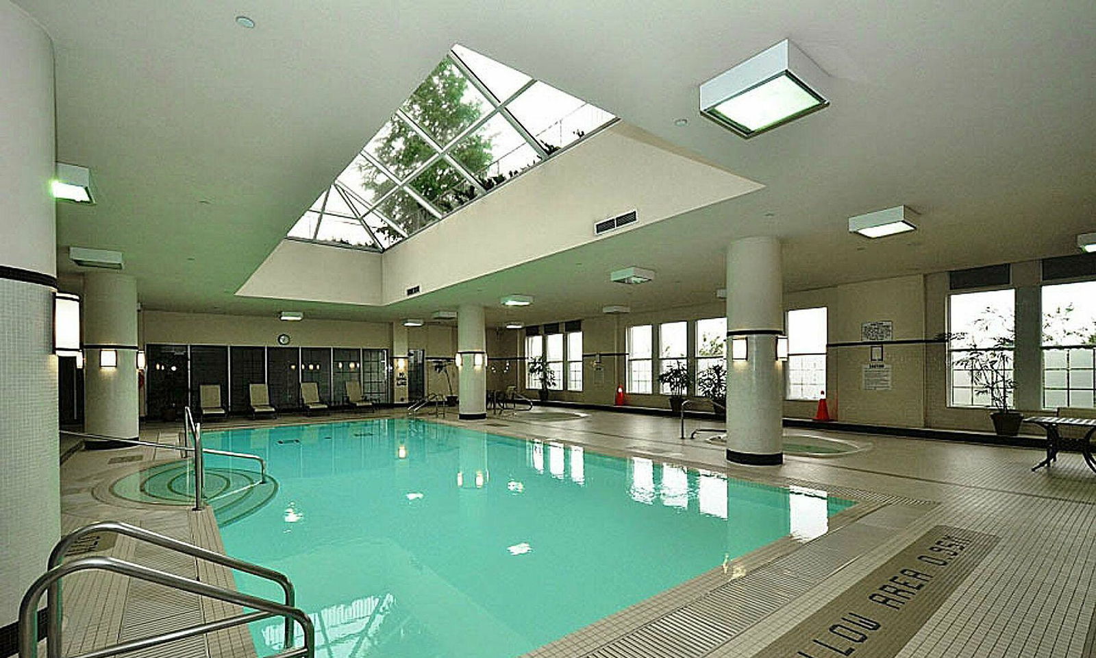 Pool — Skymark West Condos, Mississauga, Toronto