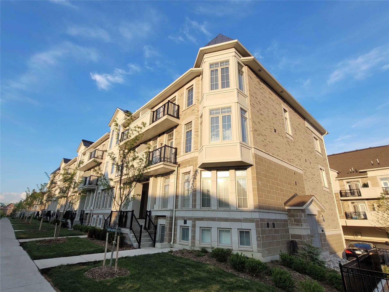 Summit City Centre Townhomes, Mississauga, Toronto