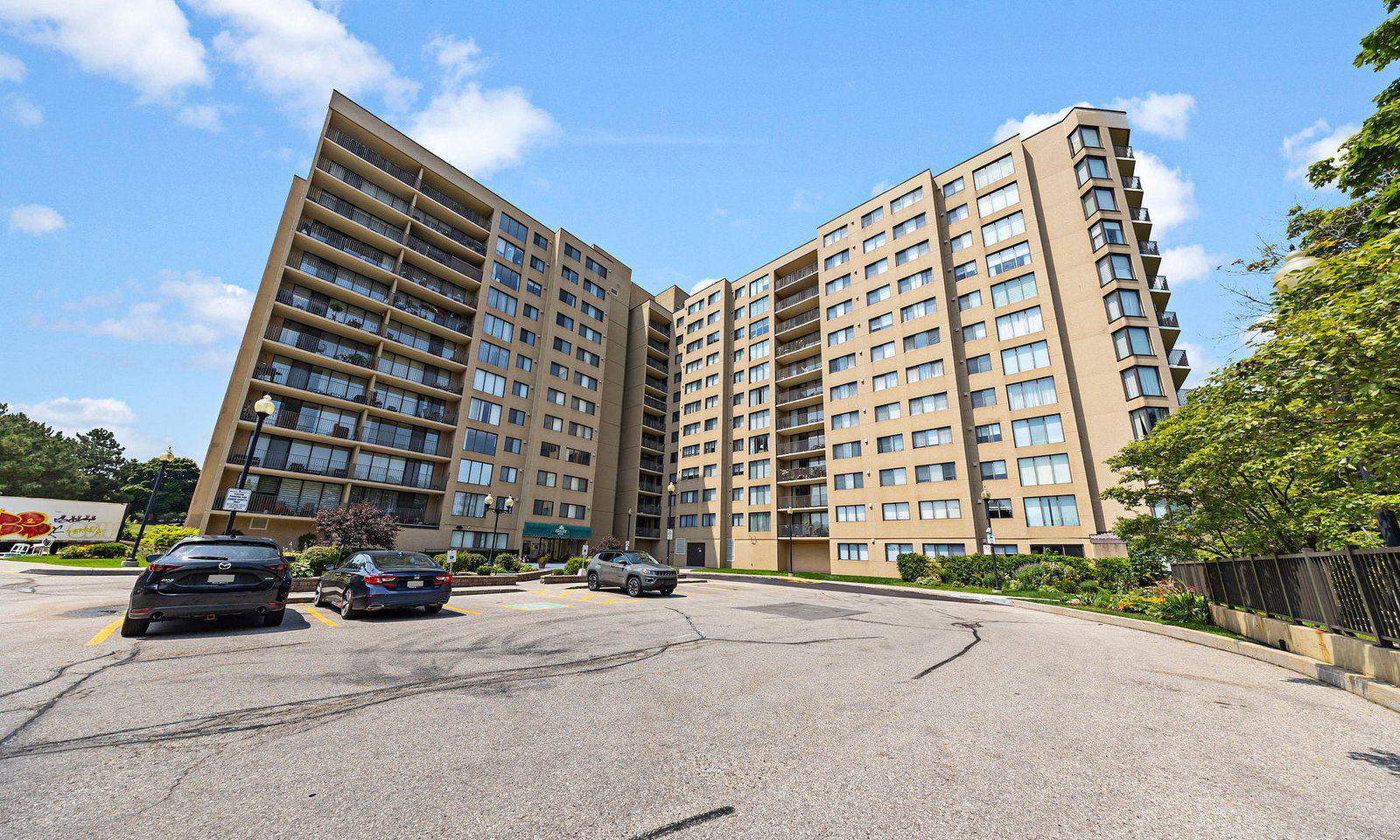 Exterior Side — The Parkview Condos, Mississauga, Toronto