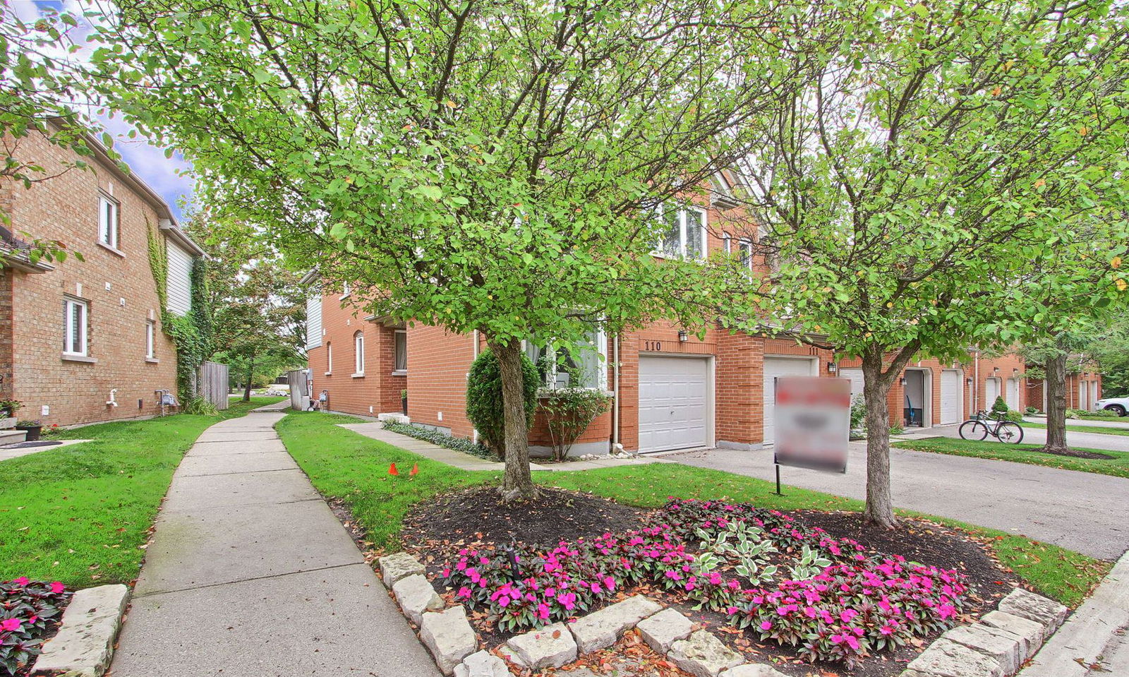 Exterior Side — Thomas Grove II Townhomes, Mississauga, Toronto