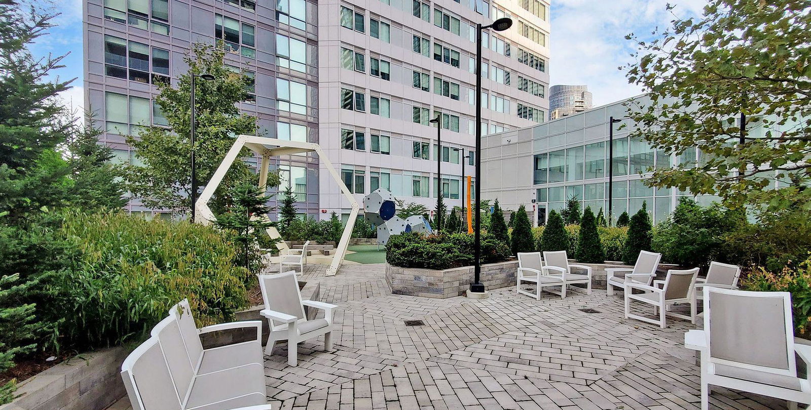 Patio — Wesley Tower at Daniels City Centre Condos, Mississauga, Toronto