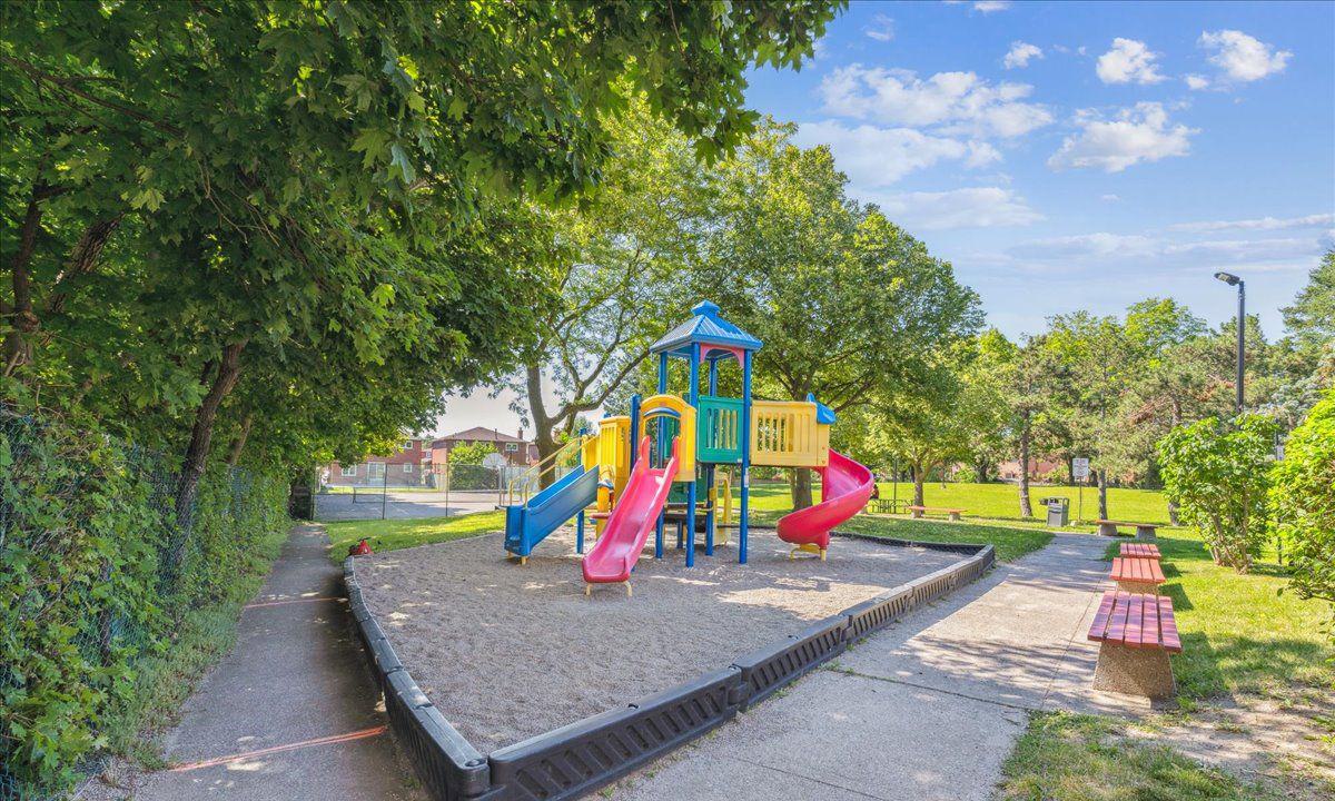 Playground — Willow Walk Condos, Mississauga, Toronto