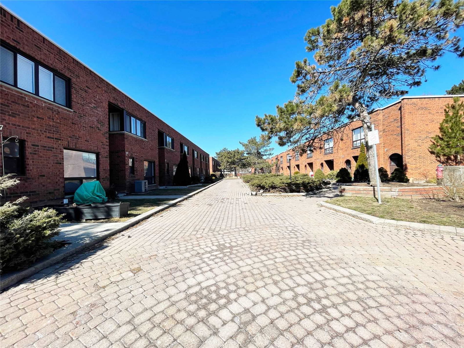 1329 Steeles Townhouses, North York, Toronto