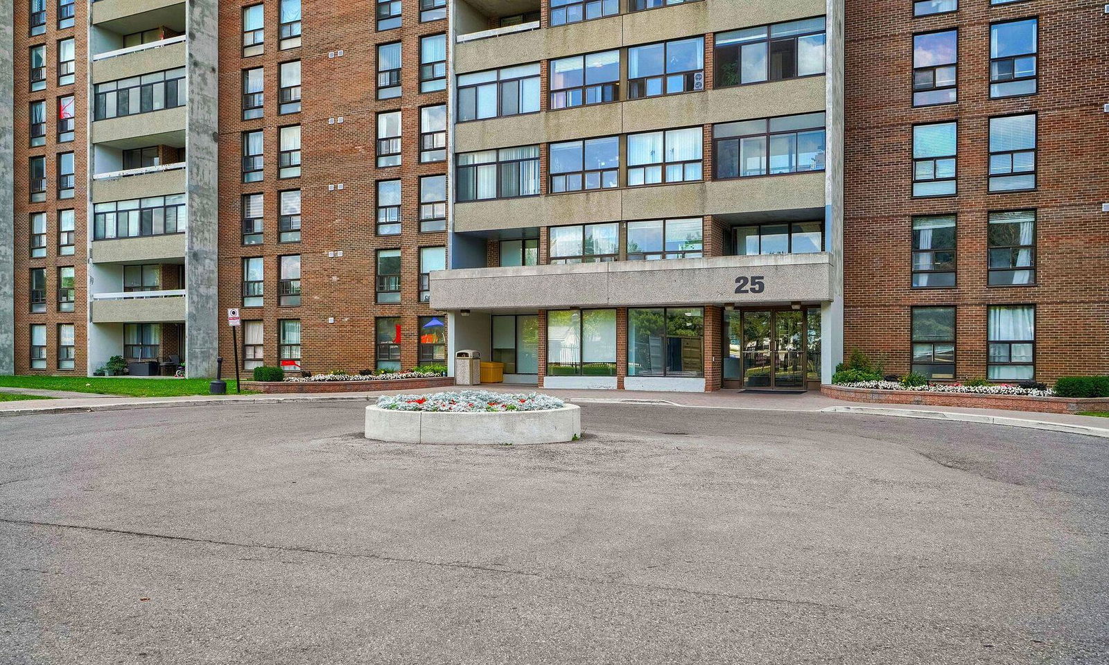 Entrance — 25 Kensington Condos, Brampton, Toronto