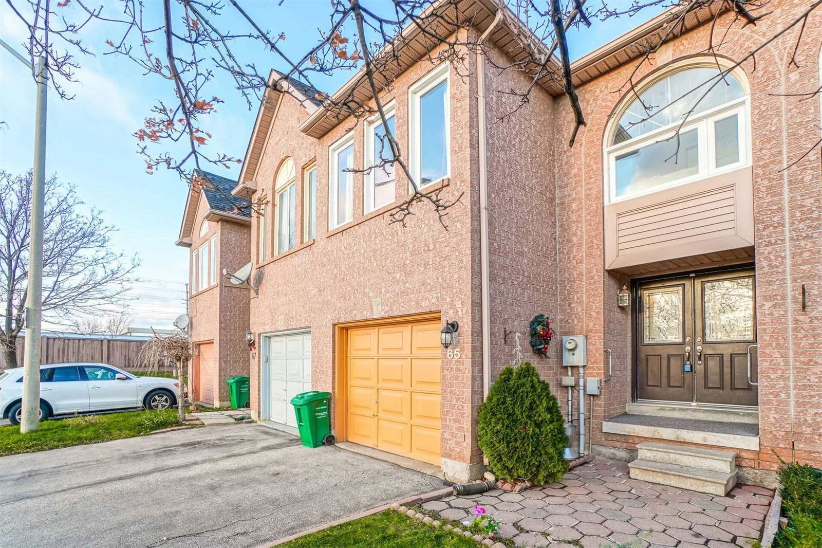 Goldenlight Circle Townhomes, Brampton, Toronto