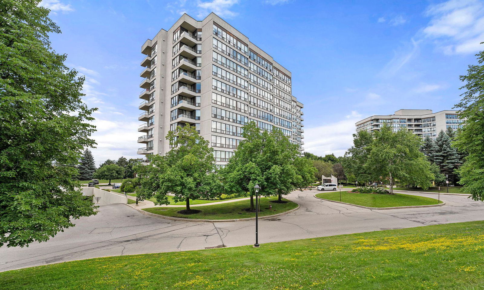 Exterior Side — Laurelcrest Condos, Brampton, Toronto