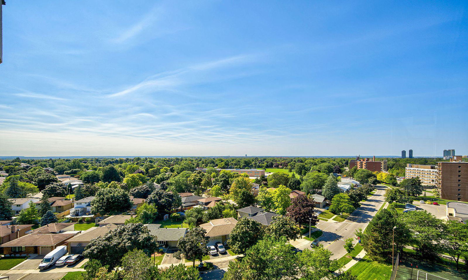 Skyline — Pinnacle I Condos, Brampton, Toronto