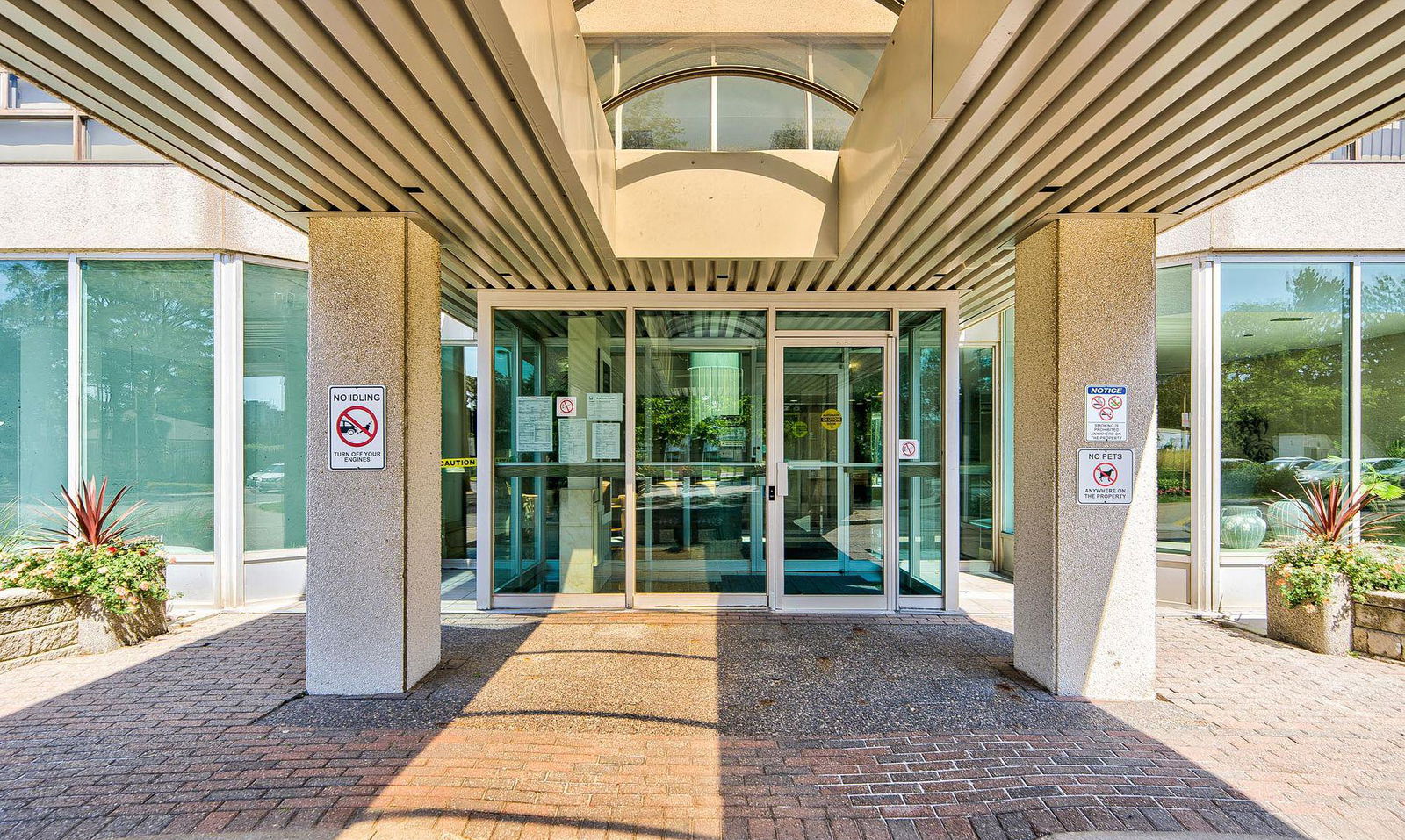 Entrance — Pinnacle I Condos, Brampton, Toronto