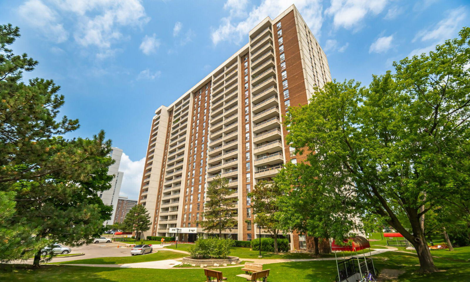 Exterior — Ross Tower Condominium, Brampton, Toronto