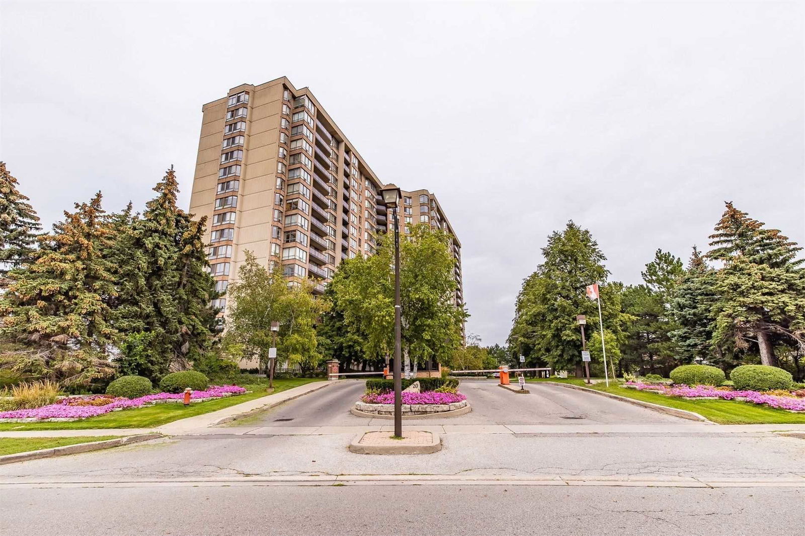 The Crown West Condos, Brampton, Toronto