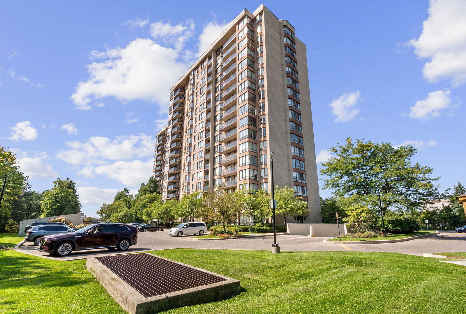 The Crown West Condos, Brampton, Toronto