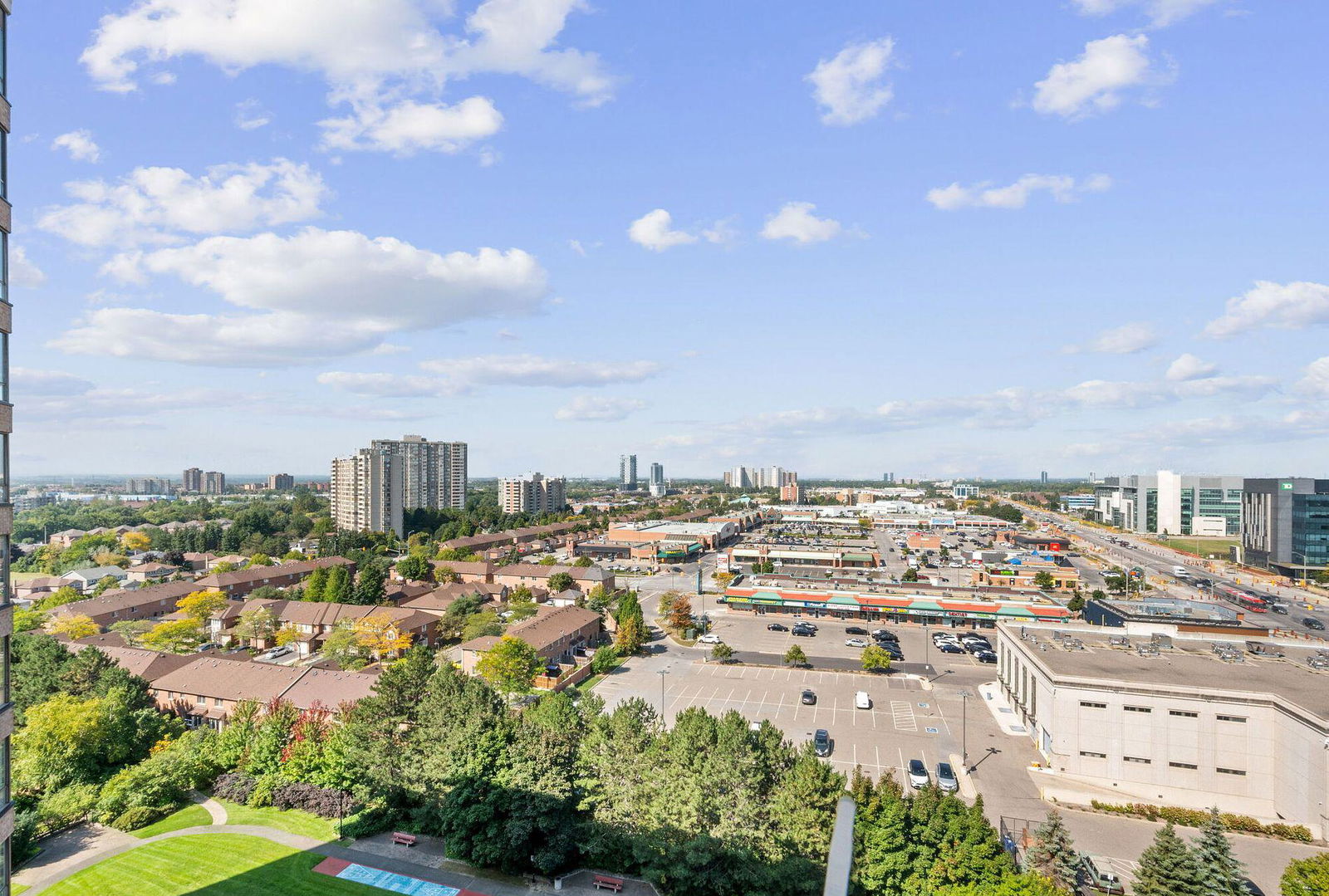 Skyline — The Crown West Condos, Brampton, Toronto