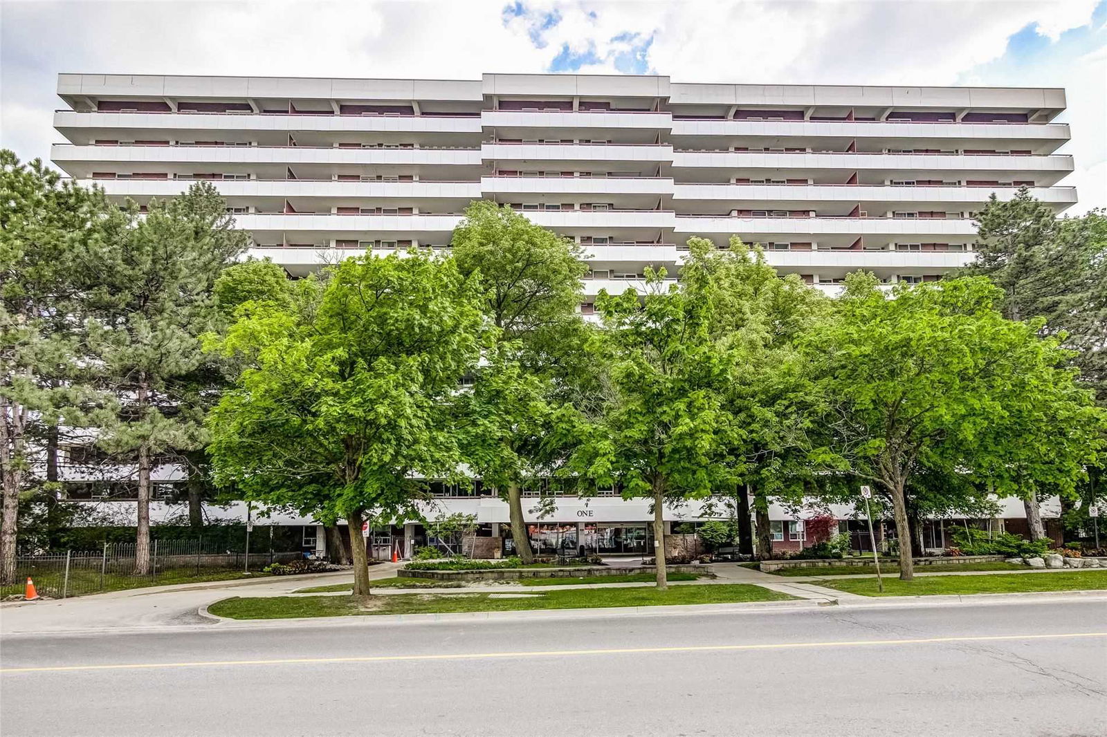 1 Royal Orchard Condos, Markham, Toronto