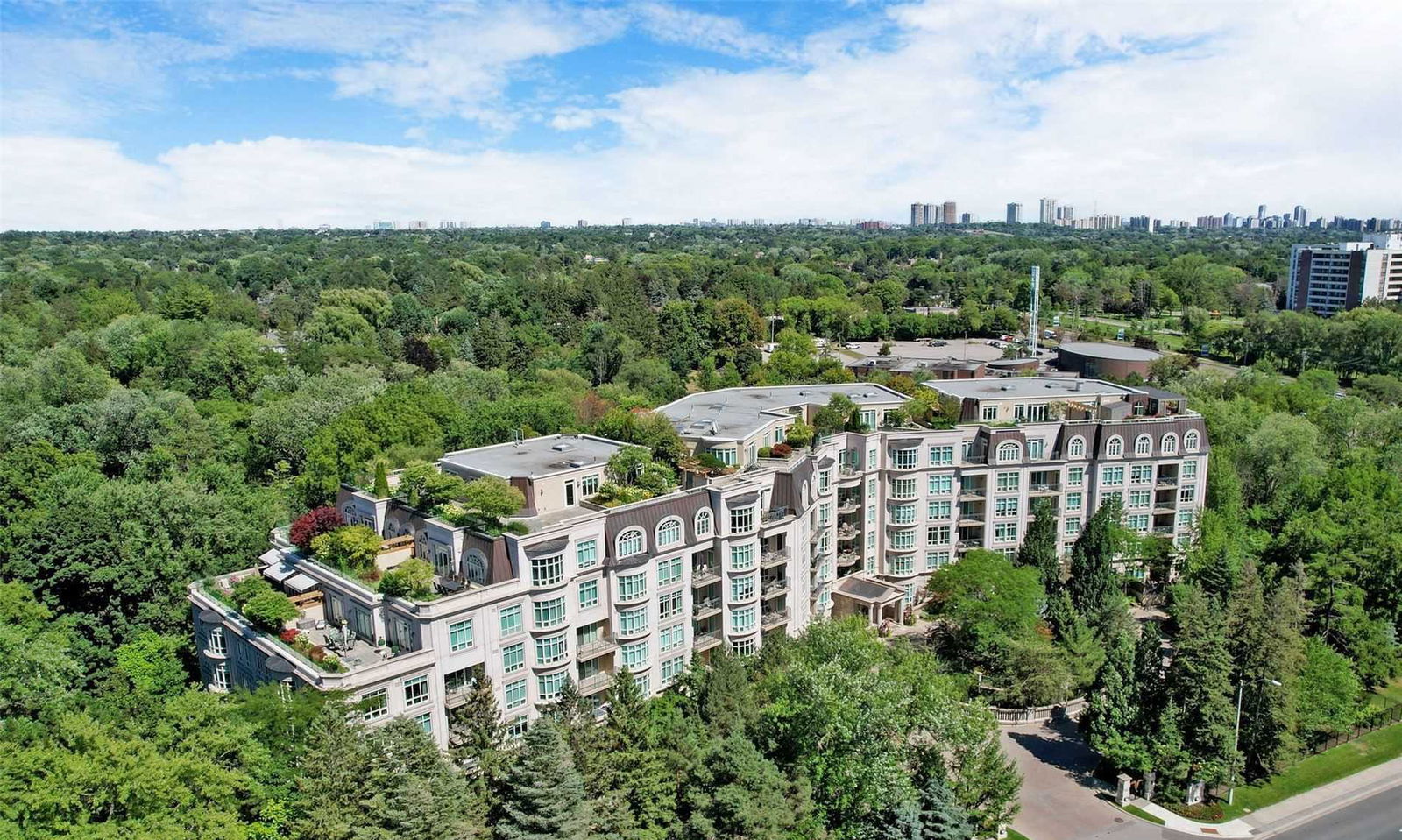 Exterior Side — Avignon Condos, Markham, Toronto