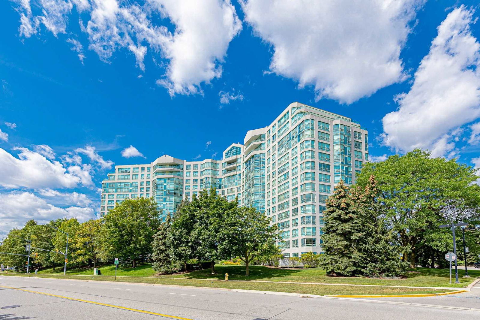 Landmark of Thornhill II Condos, Markham, Toronto