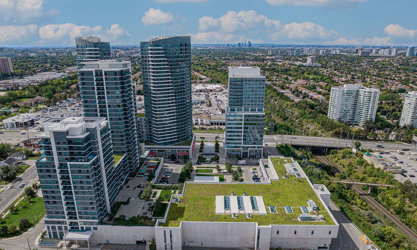 Exterior Side — Parkside Tower Condos, Markham, Toronto