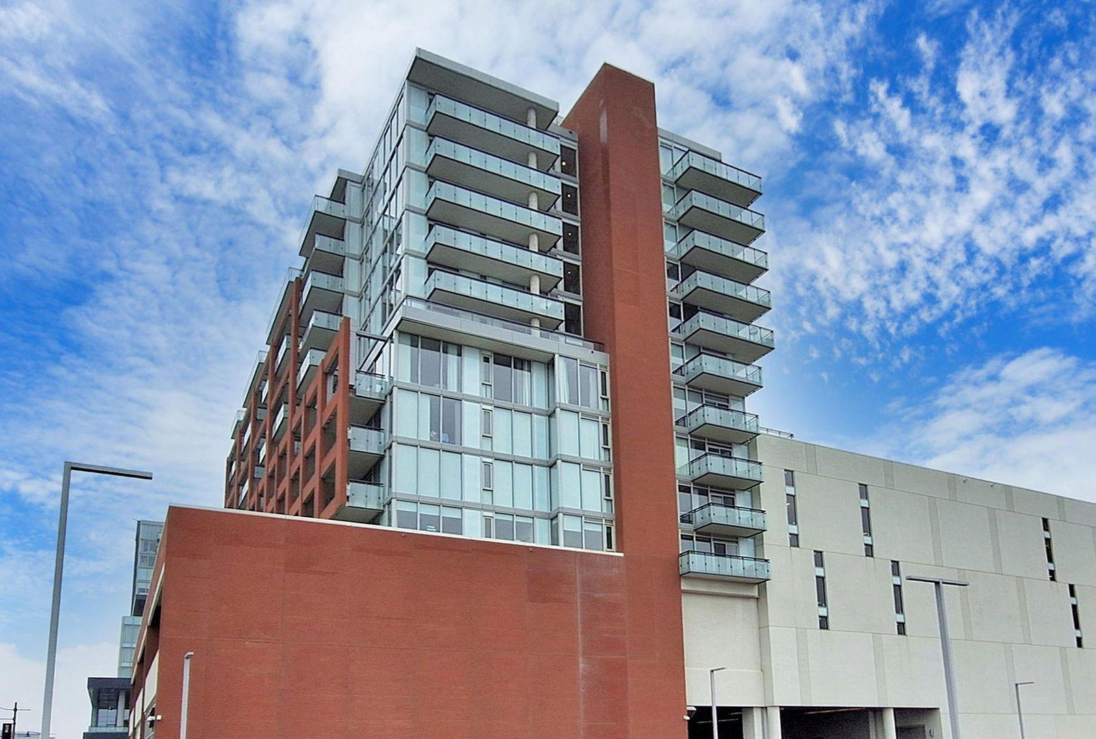 Exterior Side — The Signature Condominium, Markham, Toronto