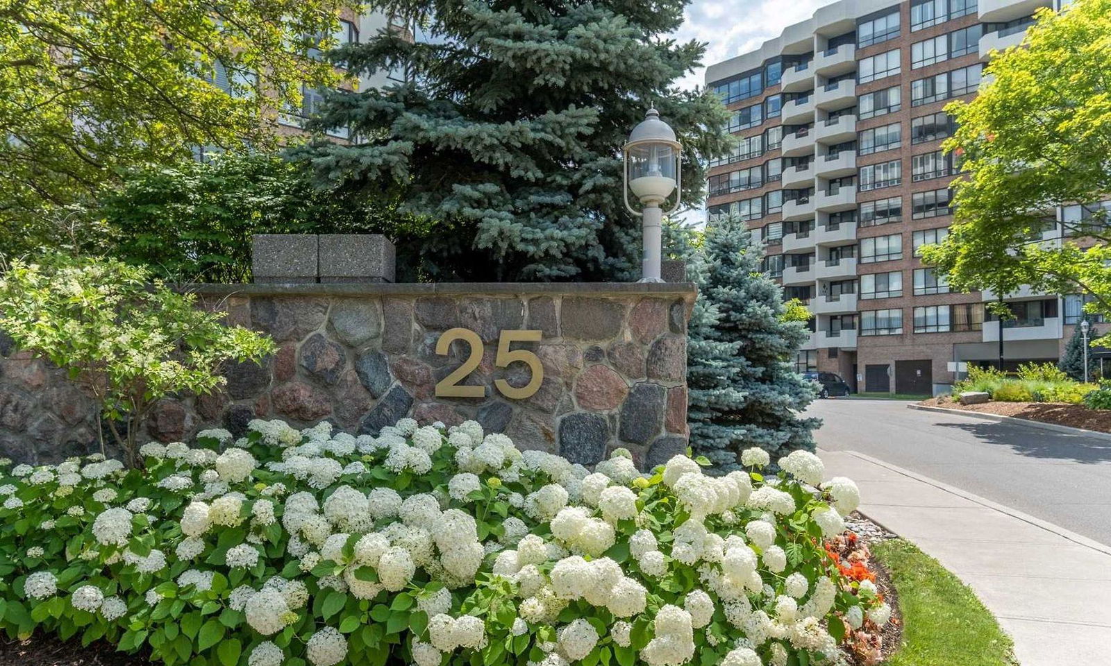 Waldon Pond II Condos, Markham, Toronto