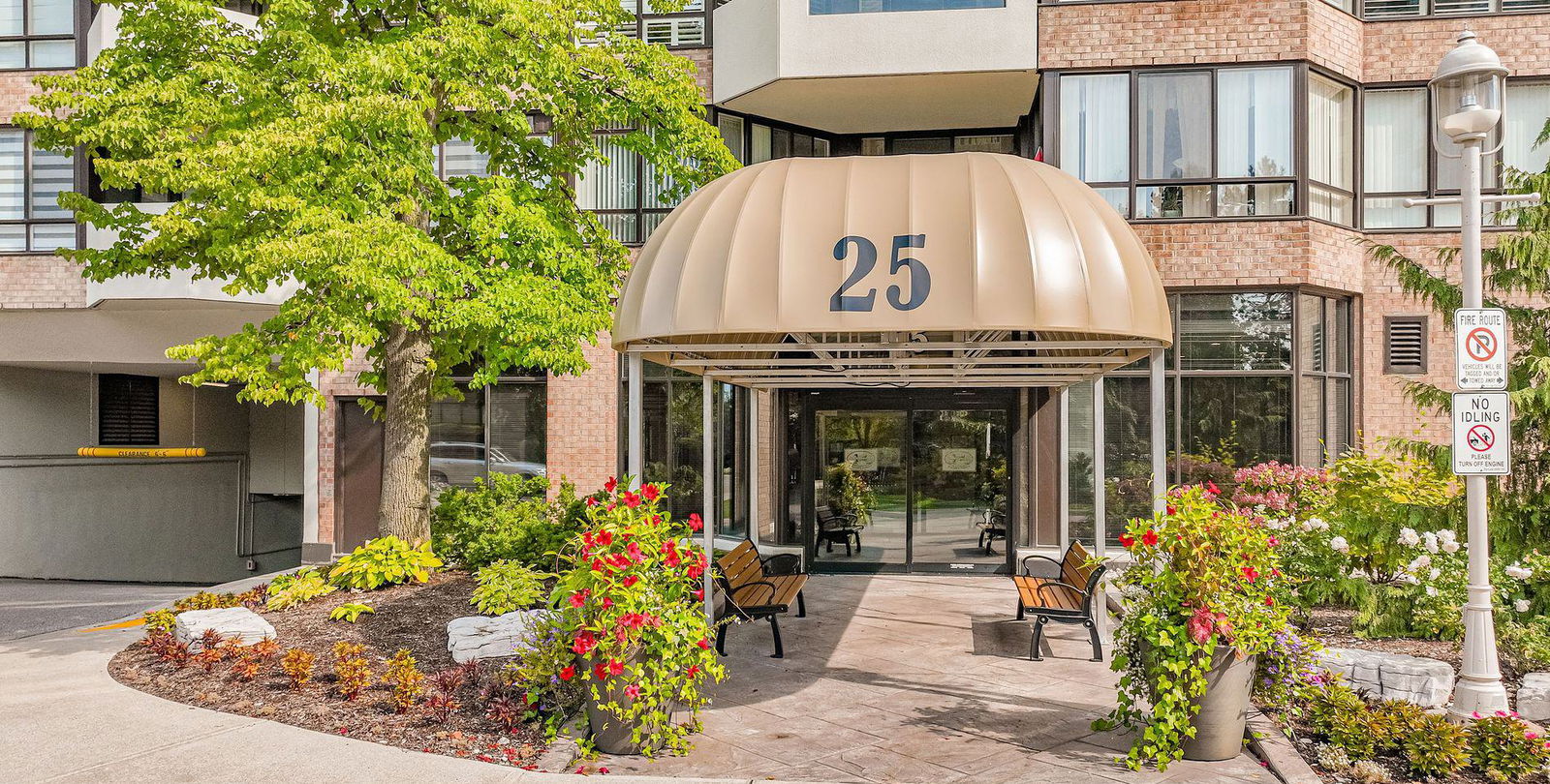 Entrance — Waldon Pond II Condos, Markham, Toronto