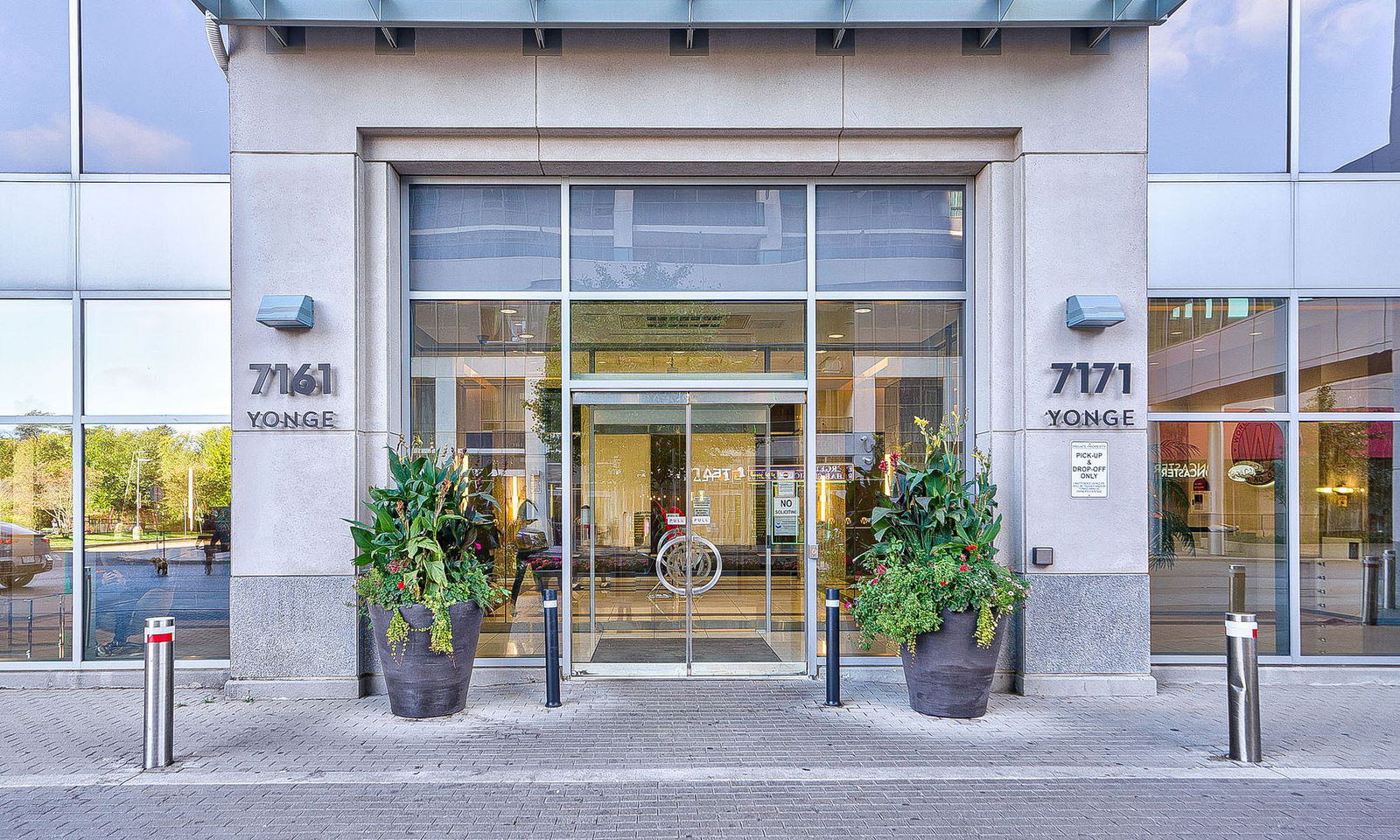 Entrance — World on Yonge Condos, Markham, Toronto