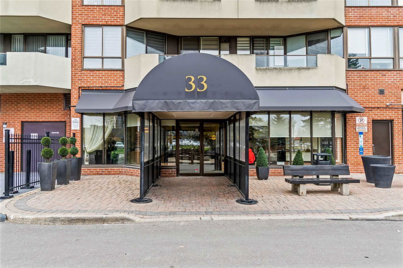 33 Weldrick Condos, Richmond Hill, Toronto