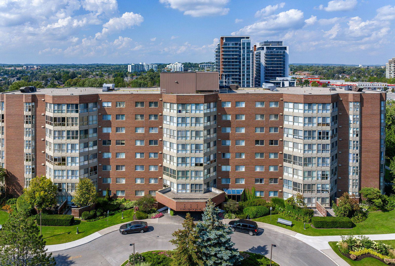 5 Weldrick West Condos, Richmond Hill, Toronto