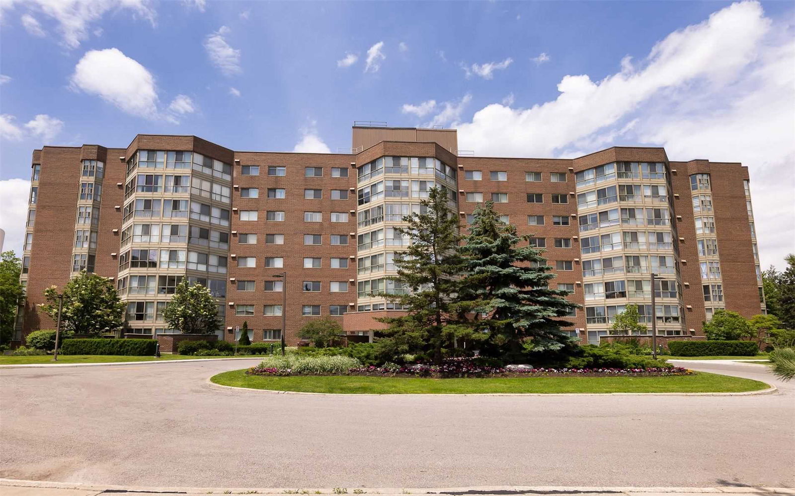 5 Weldrick West Condos, Richmond Hill, Toronto