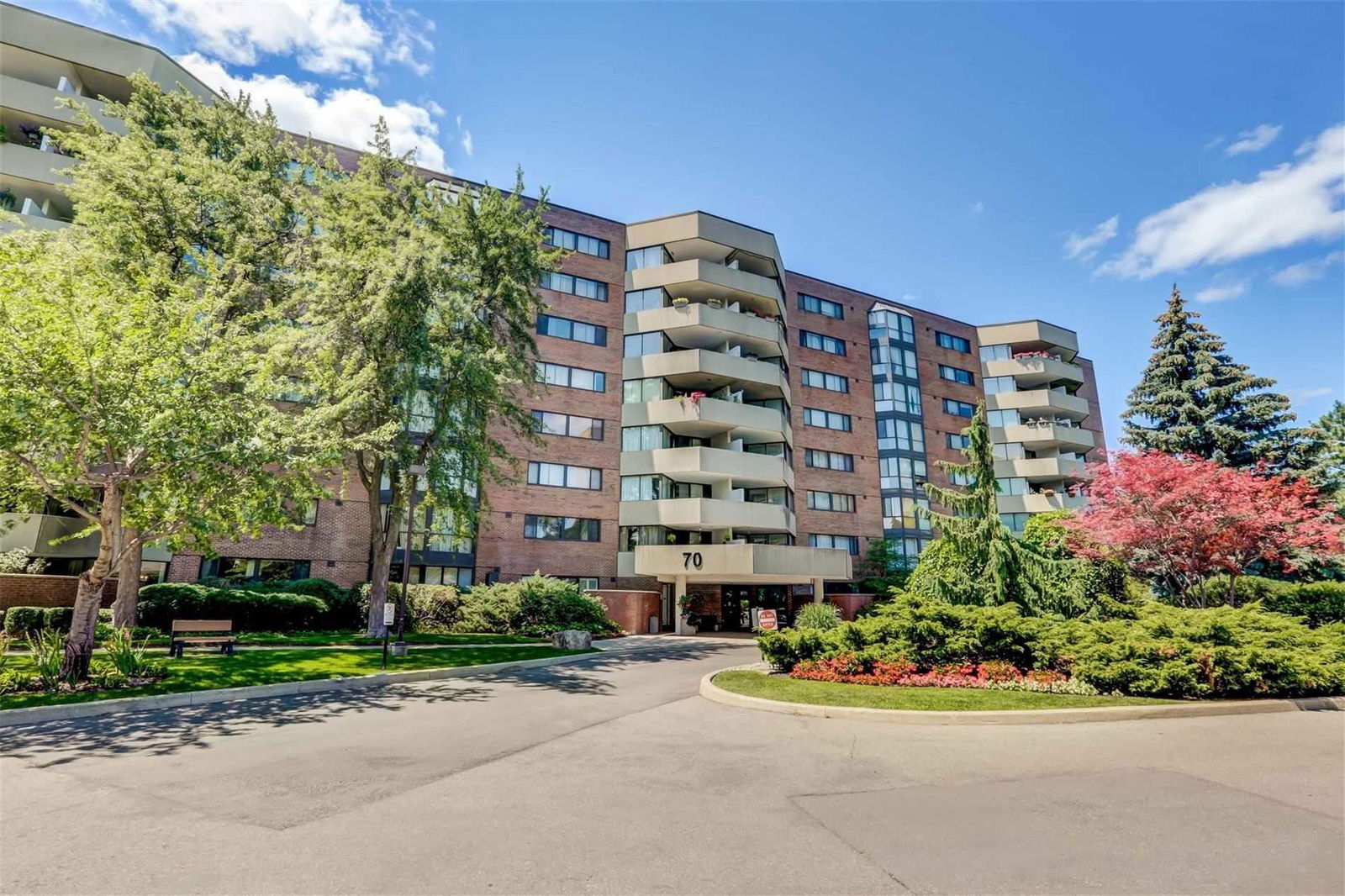 Baif Garden Court Condos, Richmond Hill, Toronto