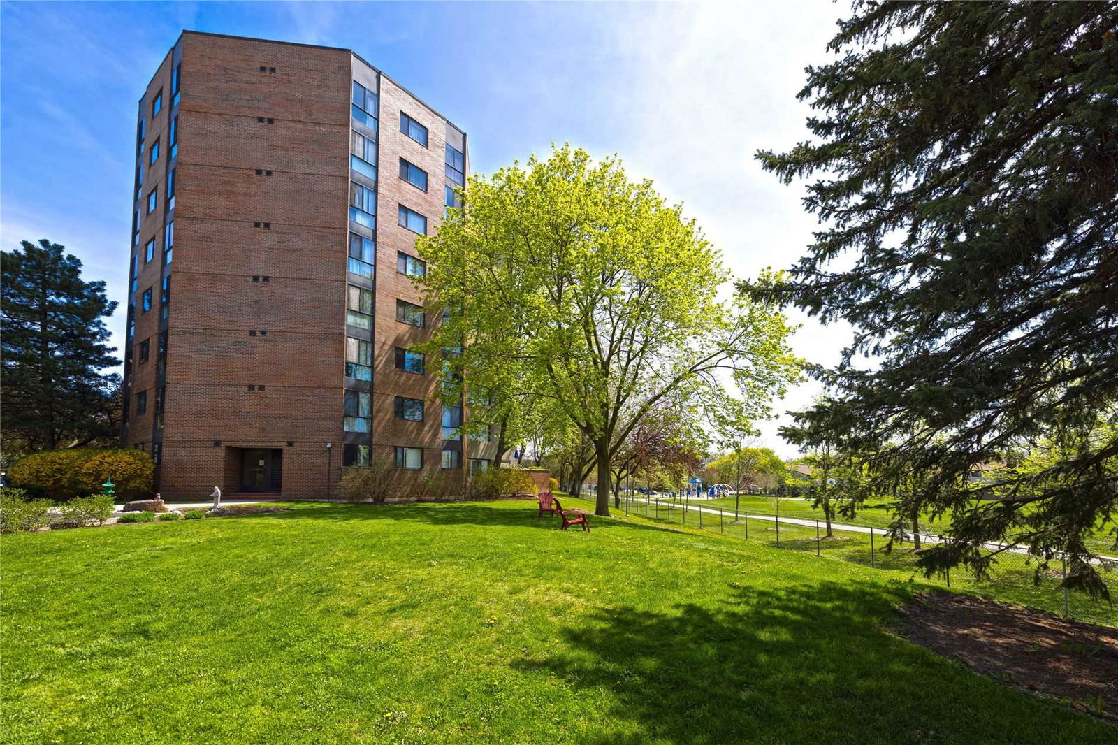 Baif Garden Court Condos, Richmond Hill, Toronto