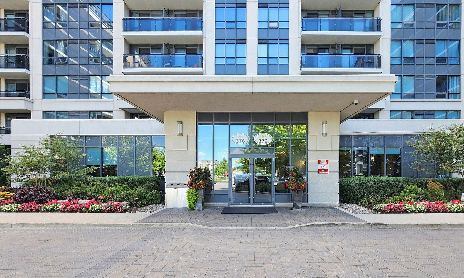 Entrance — Royal Gardens II Condos, Richmond Hill, Toronto