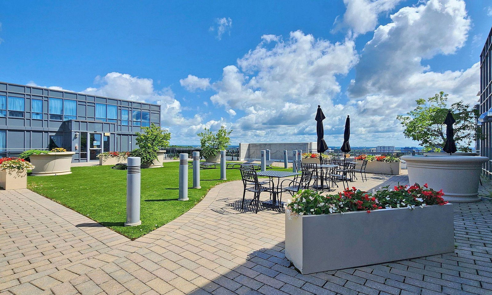 Rooftop Deck — Royal Gardens II Condos, Richmond Hill, Toronto