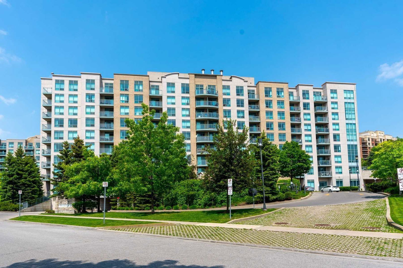 The Gates of Bayview Glen II Condos, Richmond Hill, Toronto