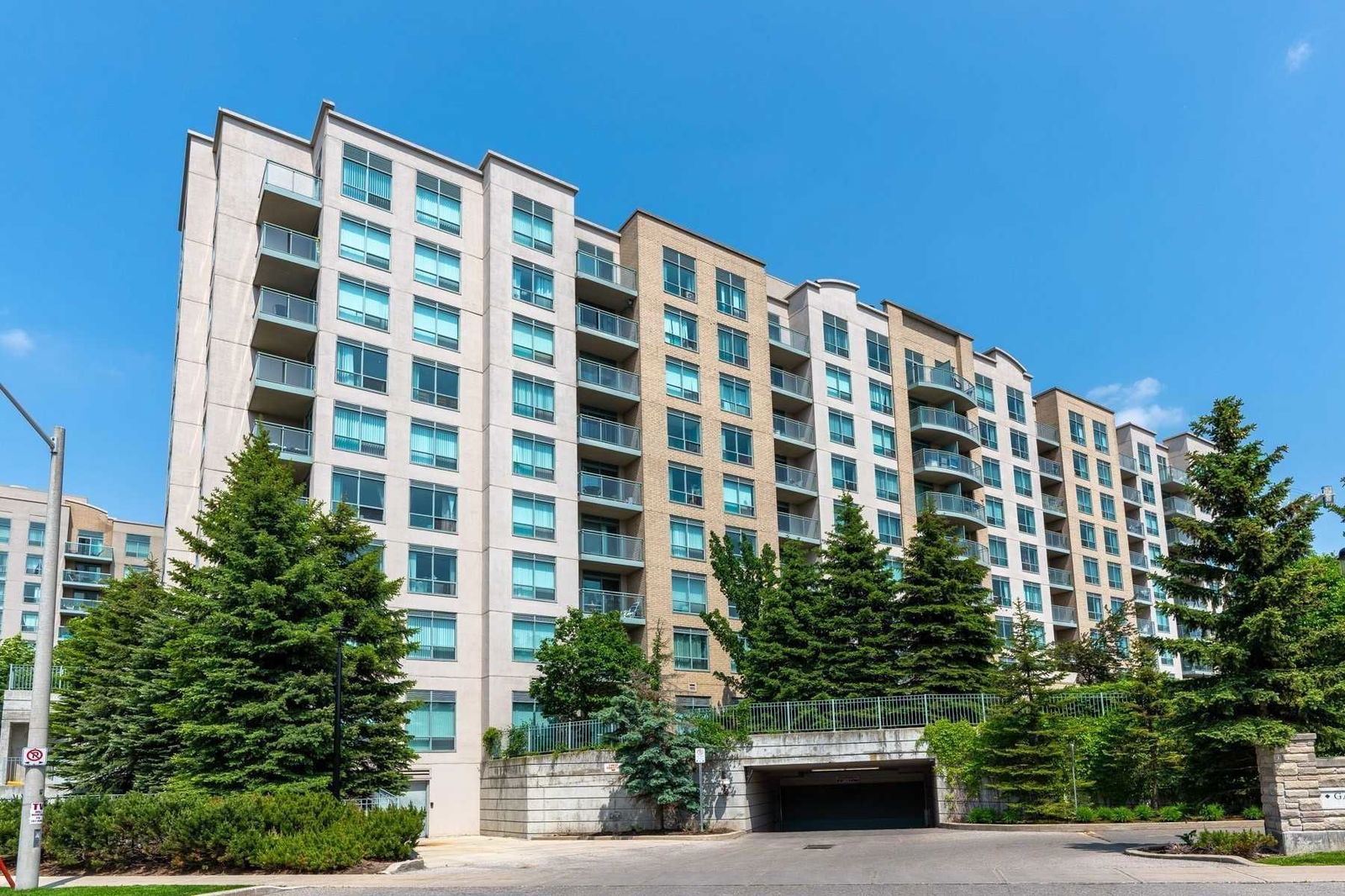 The Gates of Bayview Glen II Condos, Richmond Hill, Toronto